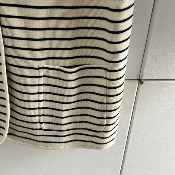 1. Chaps Woman’s Sweater Blazer with 3 functional Metal buttons and lapel. - Picture 6 of 16